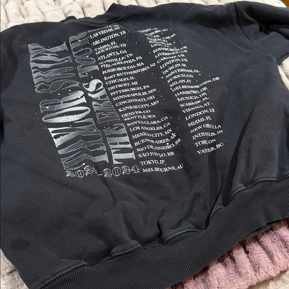 Taylor Swift black Cosmic Graphic Crewneck Sweater size large - Picture 9 of 10